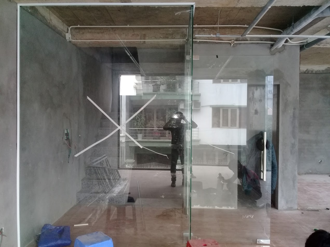 Thi công vách kính 10mm giá rẻ