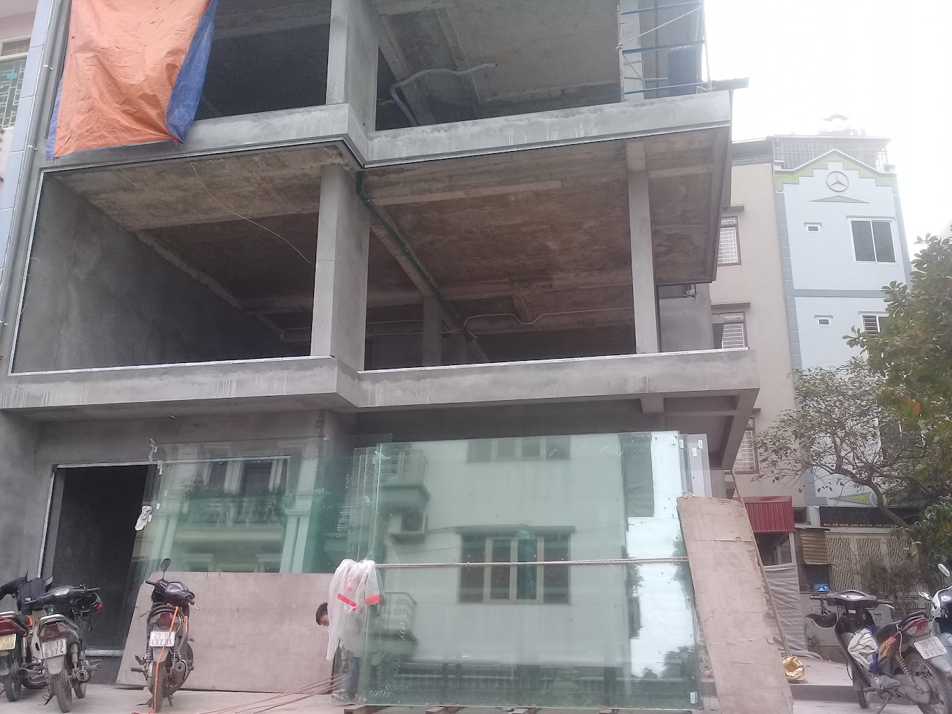 Vách kính 10mm – Giải pháp hoàn hảo cho nhà phố hiện đại