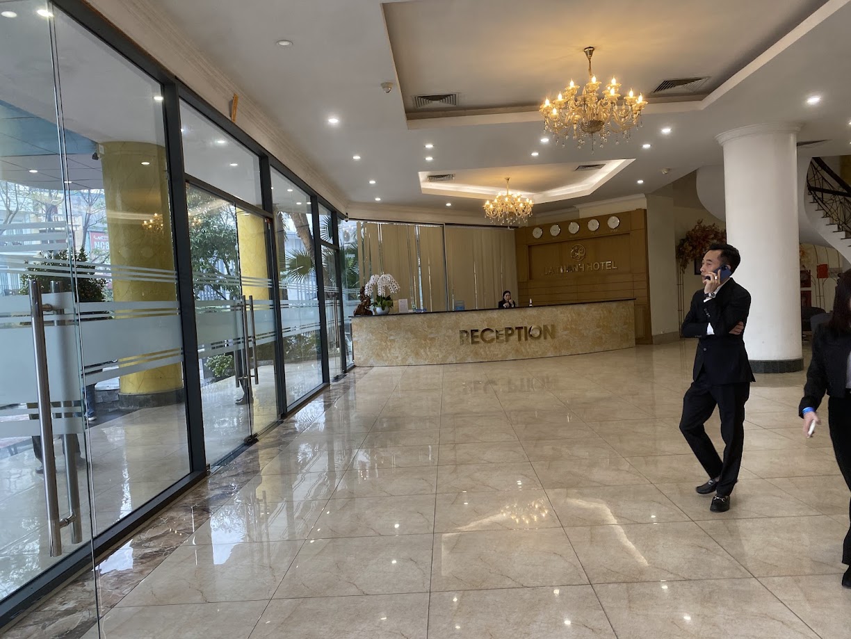 Vách Kính 10mm Không Khung&nbsp;